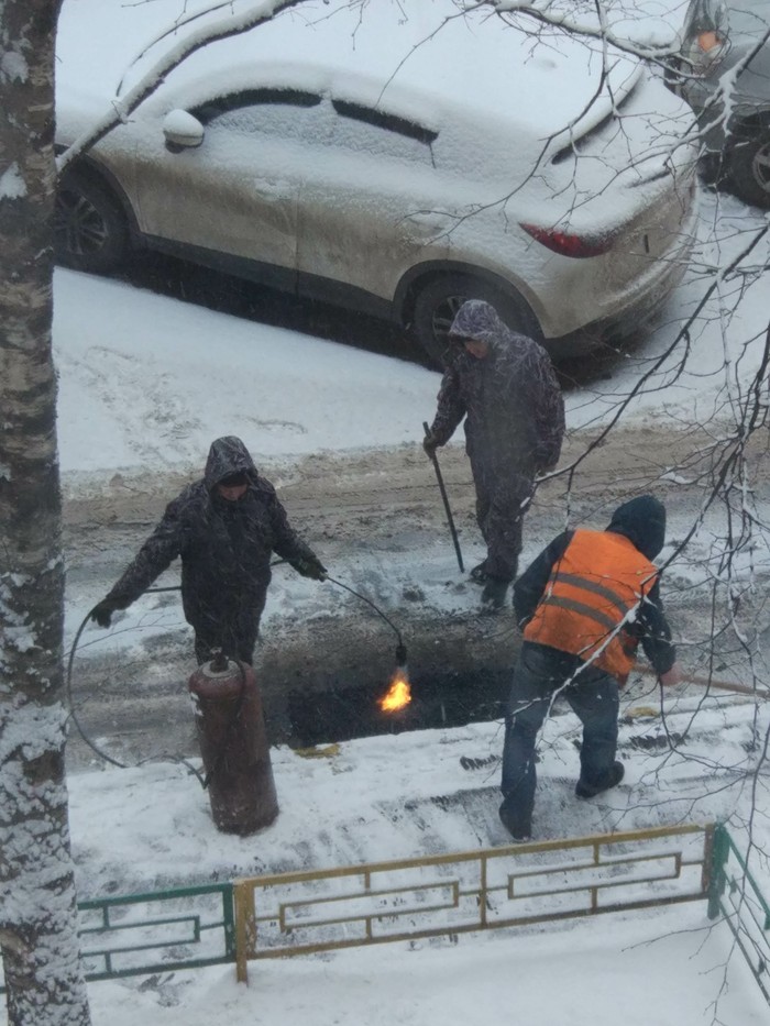 It's not even funny anymore... - My, Road workers, Snow, Asphalt