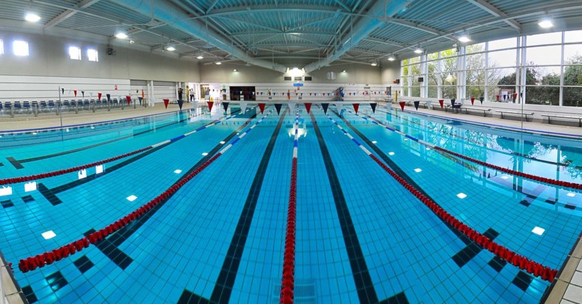 Бассейн в дербышках. Ракета бассейн в дербышках фотосессия. Бассейн в дербышках. Лагерь в казани с бассейном. Стадион ракета казань дербышки.