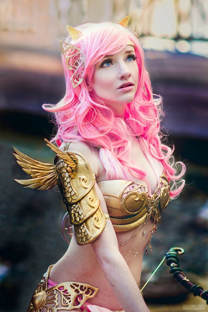 Lyz Brickley -    6 ,  3:  , Star Wars, Overwatch, Warcraft, Thief,   , 
