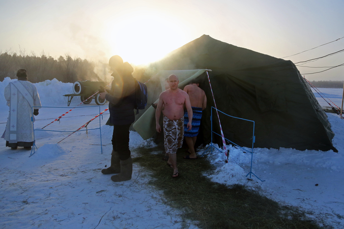 Baptism at -40 Noyabrsk - Yamal, freezing, , Noyabrsk