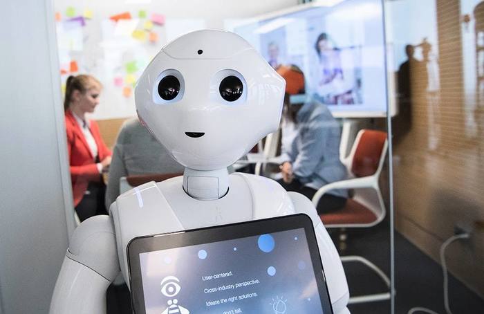 The world's first robot-seller is fired - Agronews, Robot, Scotland, Japan, Score, Joke, Cow, Business