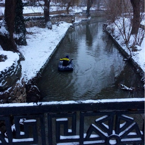 Winter swim) - Crimea, Simferopol, Salgir, Swimming on the river, Inflatable mattress, Swimming