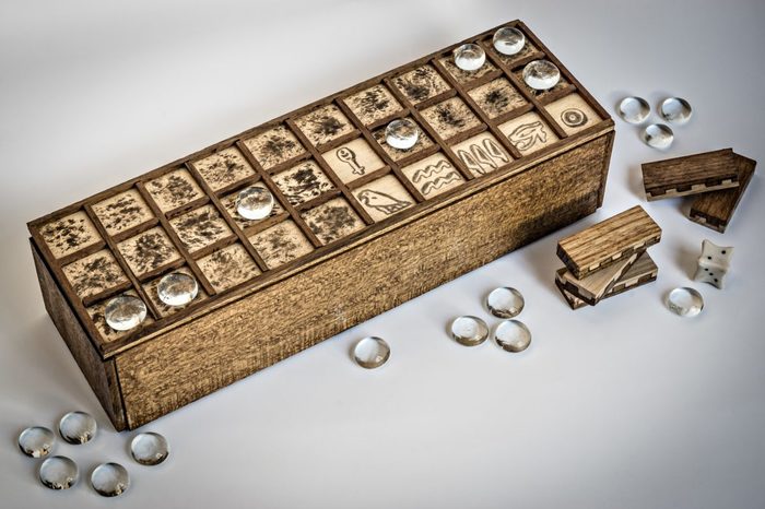 Senet is the oldest board game in the world. - Games, Antiquity, Egypt, Old man, Leisure, Heap