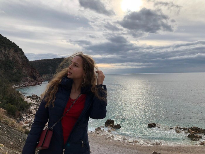 ГОЛЫЕ ДЕВУШКИ С ПЛЕНОЧНОГО ФОТОАППАРАТА Голая девушка рядом авто обои