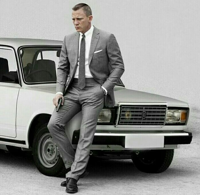 And the steering wheel is really right! - James Bond, Lada, Right hand drive cars