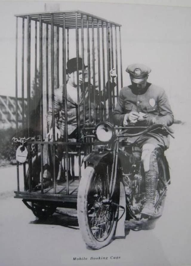 Transportation of prisoners in 1920. - Prison, Prisoners, Technologies, Old, The photo, Police, Shipping