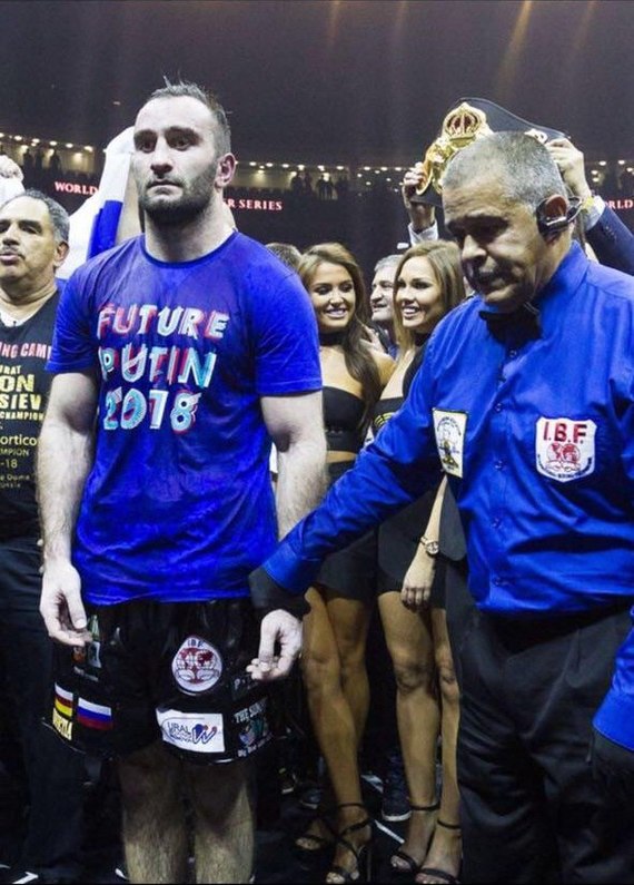 Мурат Гассиев вышел в финал Всемирной суперсерии бокса