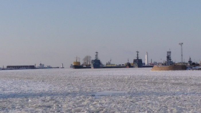 Sunny in Kronstadt - My, Kronstadt, The photo, Ship, The sun, freezing