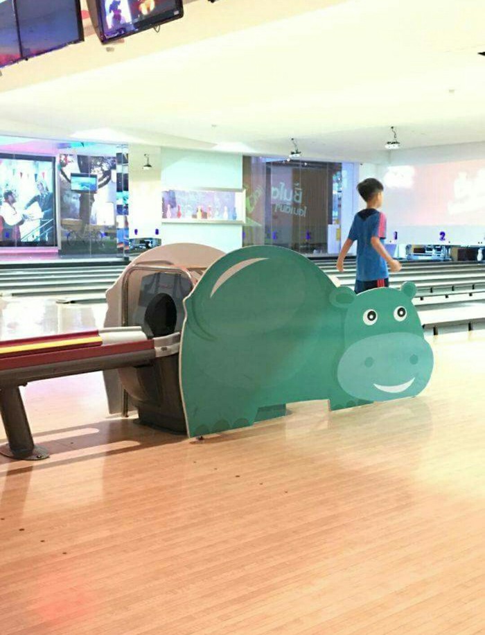 Bowling ball return system from a hippopotamus - Bowling, hippopotamus, Design