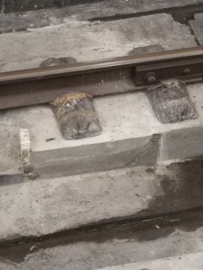 Why are sleepers wrapped in bags? - Metro, Electric transport, Longpost