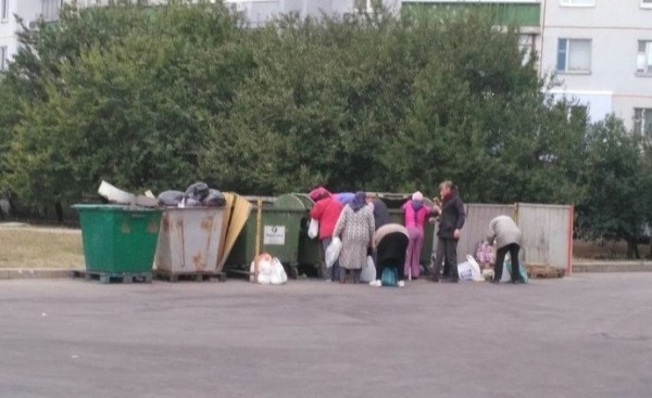 Queues at garbage heaps in Russian cities. Why? - Russia, Food, Poverty, Consumption