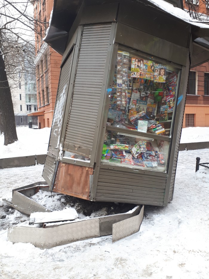 Meanwhile in St. Petersburg, in the morning I noticed such a picture, do you think someone really wanted to read? And what interesting things did you notice in the morning today?)) - My, Morning is never good, Saturday, Fun