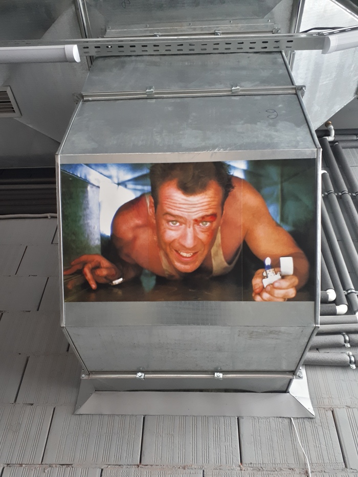 The fitters are joking. - , Toughie, Installation, Ufa, Ventilation, Bruce willis, My