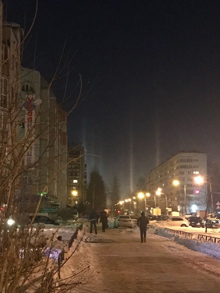 Таинственные столбы света где то на севере Питера - Моё, Мороз, Свет, Санкт-Петербург, Фото на тапок, Длиннопост