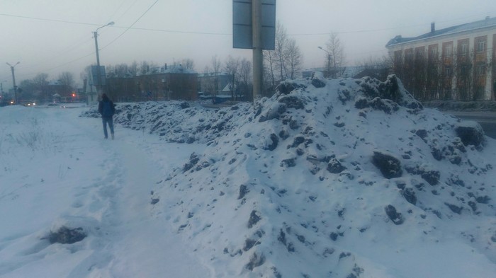 How roads are cleaned in Kansk - My, Snowdrift, Russian roads, Utility services, Longpost