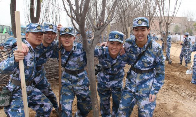 60 000 китайских солдат будут сажать деревья для борьбы с загрязнением воздуха Китай, армия, озеленение, лес, посадка деревьев, субботник, длиннопост