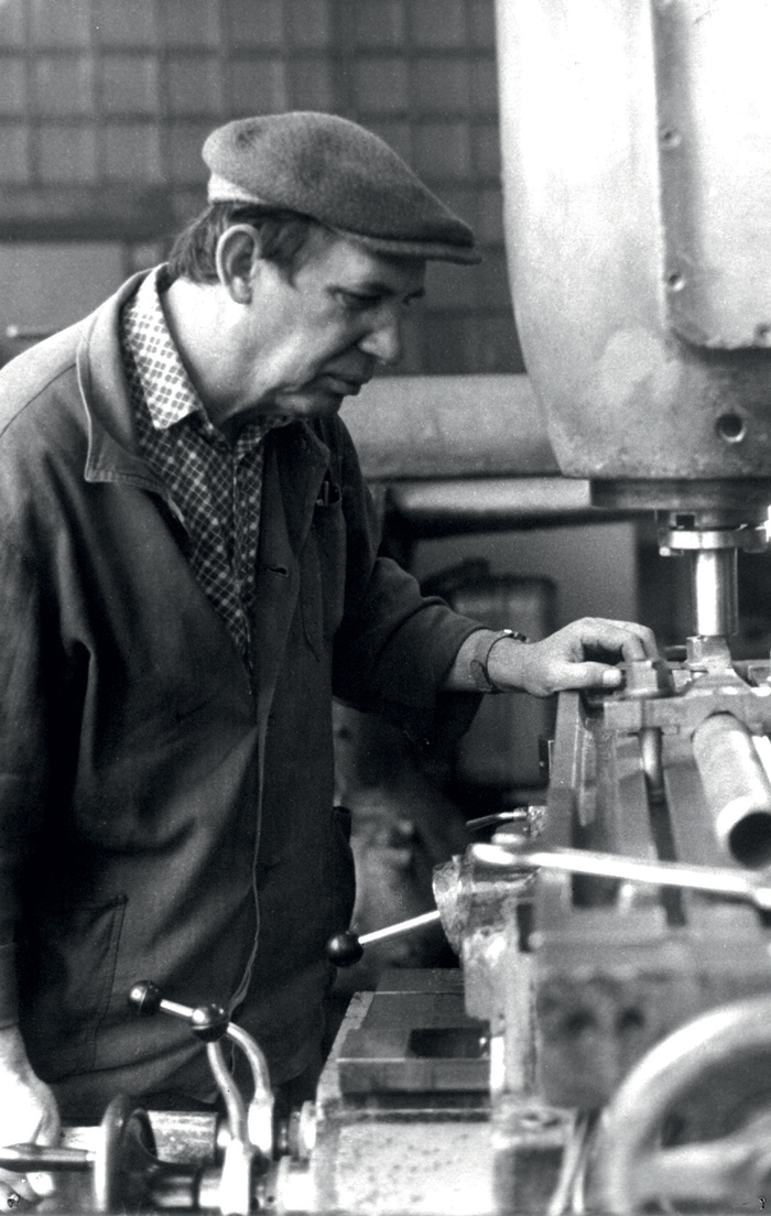 Фото с завода газового оборудования. Фотография, СССР, Колоризация, Рабочие, Слесарь, Токарь, Фрезеровщик, Завод, Длиннопост