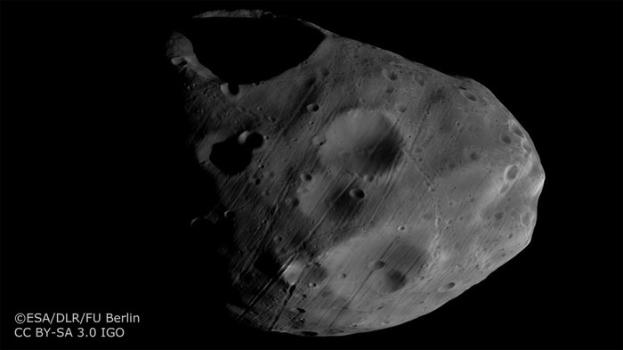 Mars Express photographed Phobos with Saturn in the background - Space, Apparatus, Base, Airplane, Mars, Station, Mission, Phobos, Video, Longpost