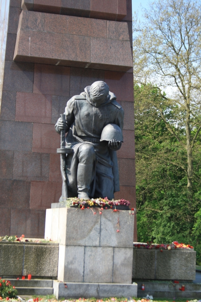 What impressed me the most in Berlin - My, Travels, Berlin, Germany, The Great Patriotic War, People, Treptower Park, Longpost