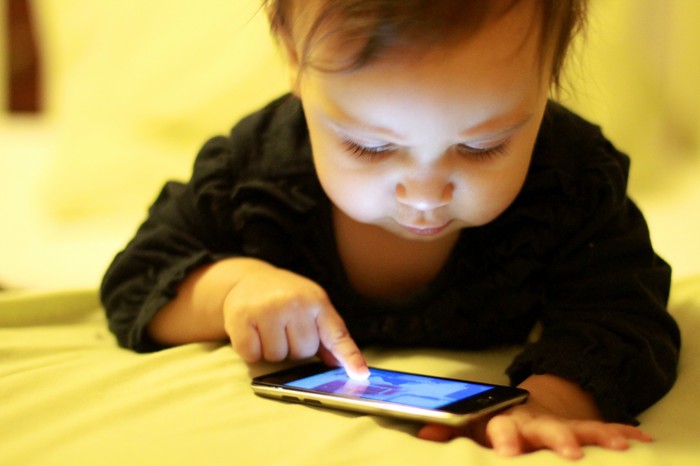 Two-year-old kid blocked his mother's iPhone for 47 years - iPhone, Children