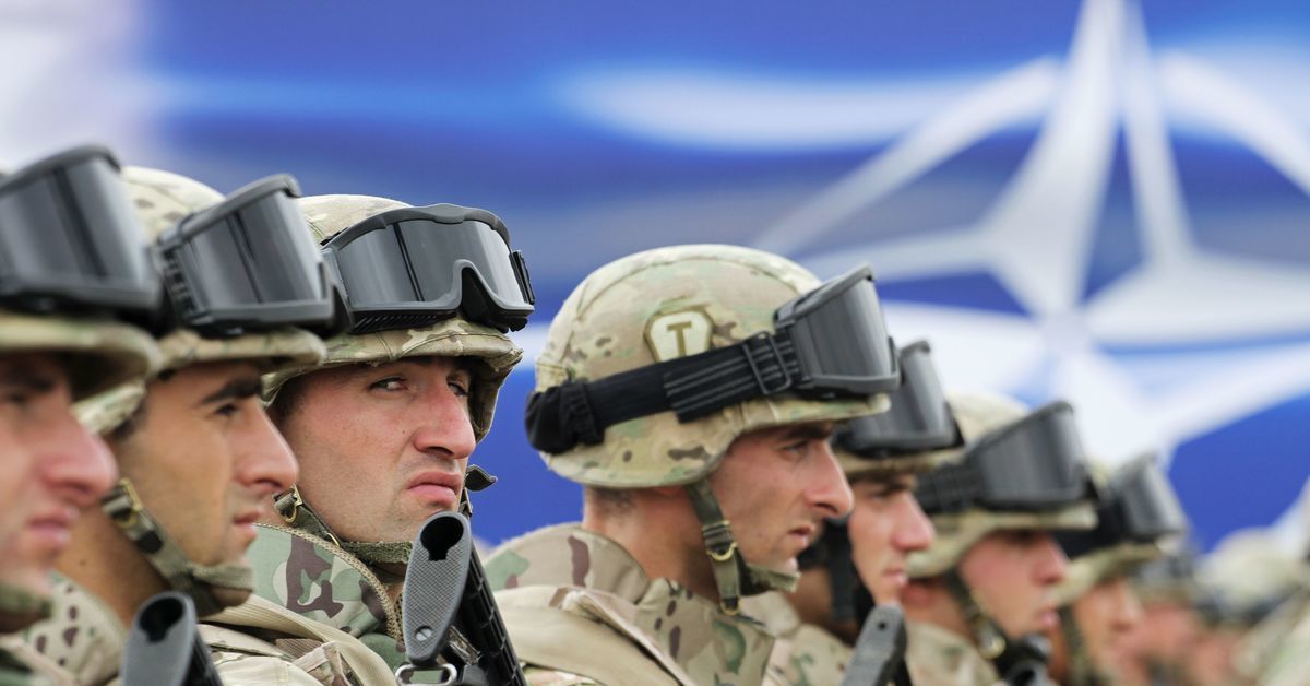 Закон о нато. NATO армия. Военные учения НАТО. Солдаты НАТО. Вооруженные силы НАТО.