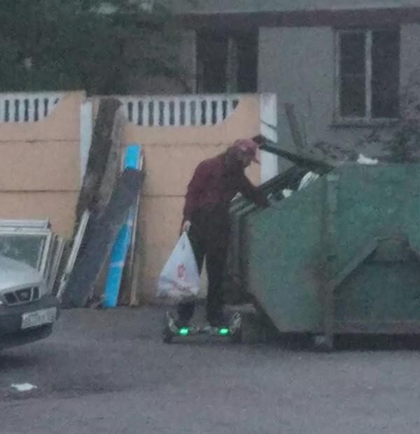 Homeless on a hoverboard - Bum, Hoverboard