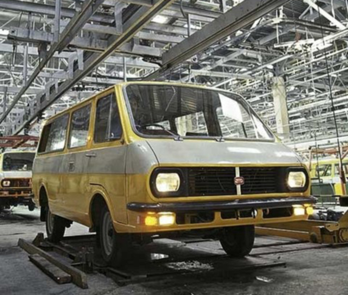 На конвейере Рижской автомобильной фабрики Раф-2203, Автозавод, Сделано в СССР, Длиннопост