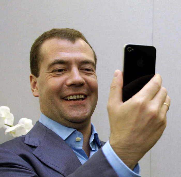 Medvedev urged Russians on March 18 to get out of the Internet into real life - Politics, Elections 2018, Dmitry Medvedev, Internet, Social networks, In contact with, Liferu