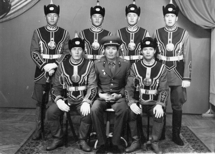 Униформа роты почетного караула ВС Монголии почетный караул, армия, Монголия, военные, униформа, длиннопост