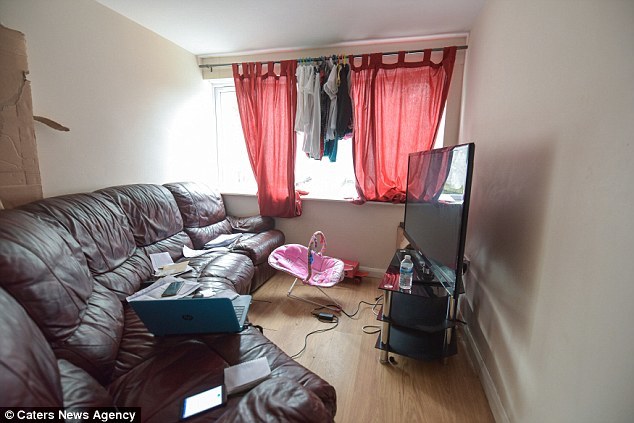 An unemployed migrant family with 8 children abandoned their home because there was no canteen =)) - Great Britain, Society, Immigrants, Lodging, Longpost