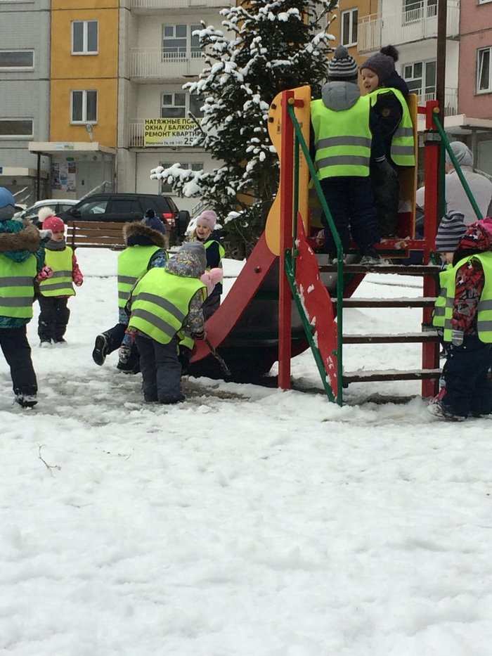 School of little traffic cops. - The photo, Children, Reflective vests, Kindergarten