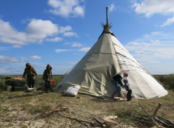 Ненцы. Чумовое жилище ненцев… - Ненцы, Полярный Круг, Вахта, Работа, Длиннопост, Фотография