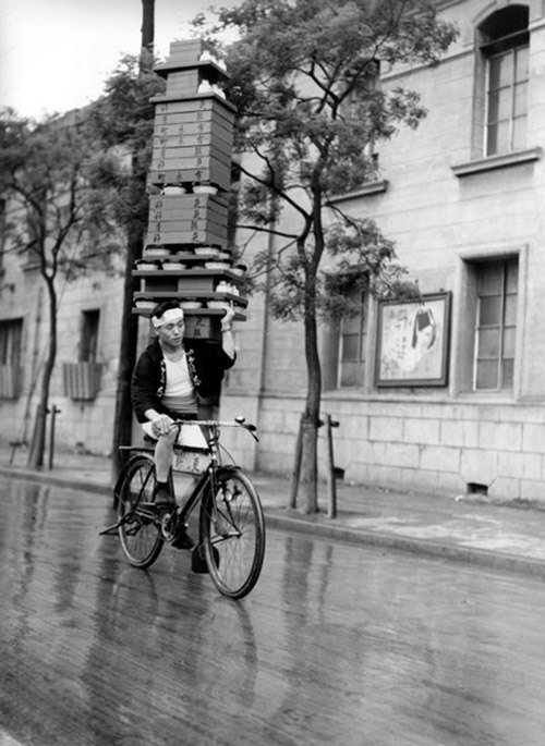 Japan. The ancient art of food delivery. - Japan, Story, Food delivery, Historyporn, Longpost, The photo