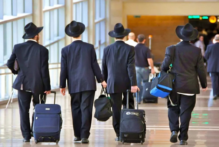 Jewish ingenuity - Jews, Anti-semitism, Suitcase, Railway station