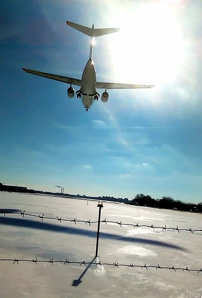 Sun touching the wing. - My, Aviation, Airplane, An-148, Vaso, The photo, Landing, Video, Longpost
