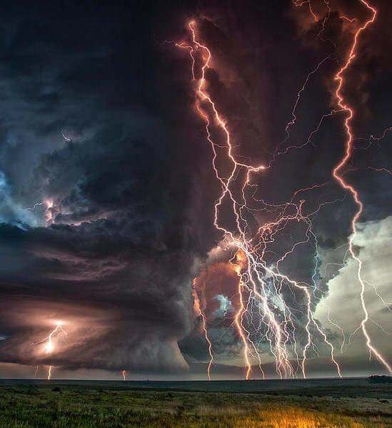 Отличная фотография, сделана во время грозы в Канзасе. - Фотография, Молния, Гроза, Канзас, Облака