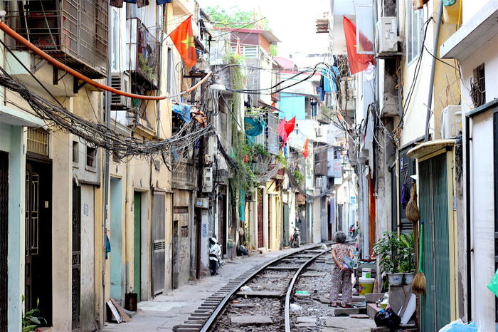 Улица - железная дорога в Ханое Ханой, Вьетнам, город, поезд, Железная Дорога, Интересное, видео