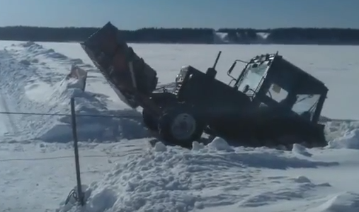 At the crossing in Pechora, a tractor fell through the ice - , Crossing, Text