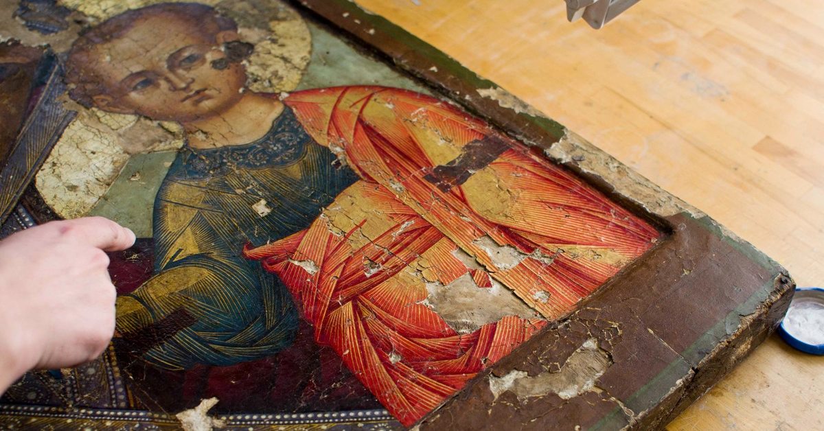 Сделай фото иконы. Кракелюр на иконе. Левкас в иконописи. Ассист в иконописи. Икона антиквариат реставраторы.