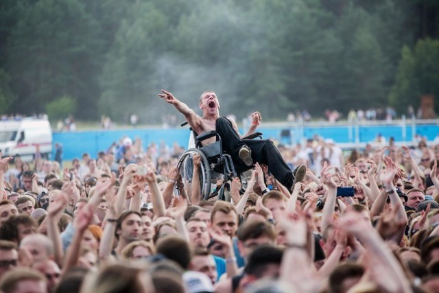 We rise by lifting others. - Fans, Rock for beavers, From the network, The festival, Republic of Belarus