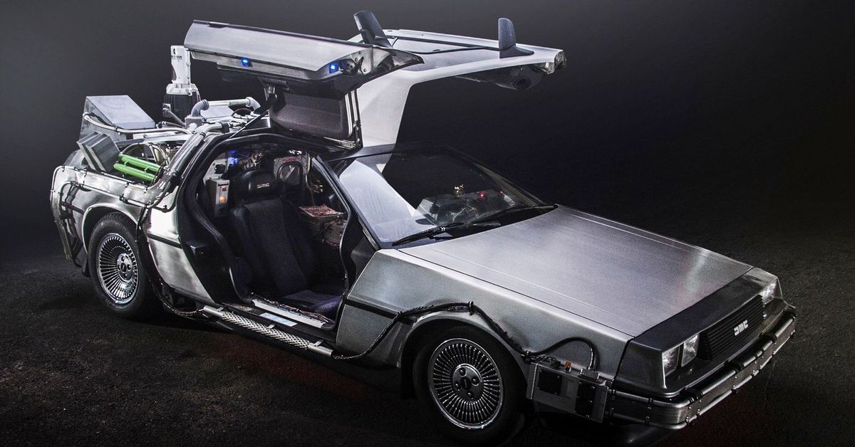 Назад в будущее фото машины. DELOREAN DMC-12. DELOREAN DMC-12 машина времени. Делориан ДМС 12 машина времени. Дедориал дмс12 машина времени.