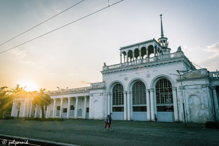 Sukhumi railway station - My, A train, Abkhazia, Russian Railways, Summer, Station, Пассажиры, Good morning