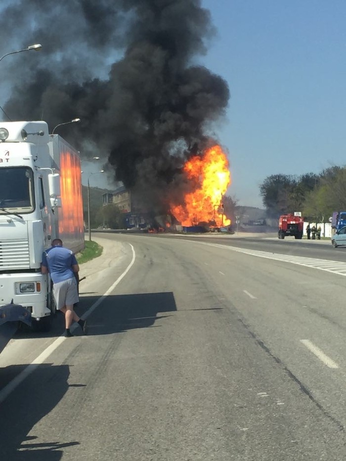 Bad day (burning truck) - Crash, Explosion, Refueling, Fire, Novorossiysk, Horror, Video, Land of Fools, Longpost