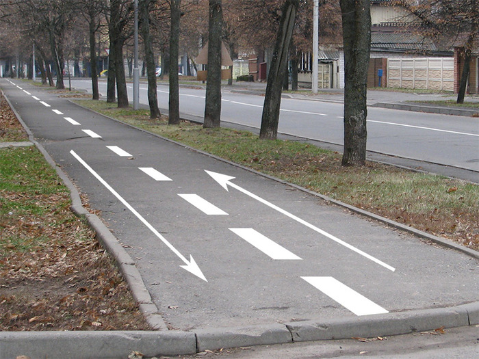 The movement of people on the sidewalk - Sidewalk, A pedestrian, Motion, Obviousness