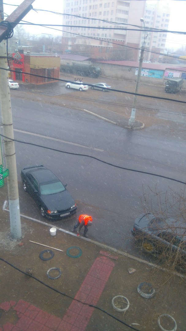 Fools and Curbs. It's snowing outside - it's time to whitewash the curbs. This is Chita baby, this is a fiasco. - My, Fools, Fools and roads, Snow, , Saturday clean-up, Criminal Code