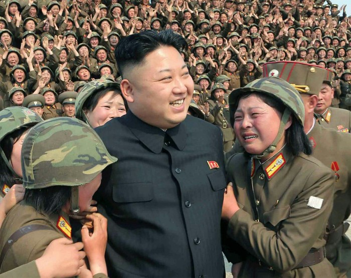 Когда у тебя есть фотографии, на которых твои друзья плохо получились, и они просят их удалить.