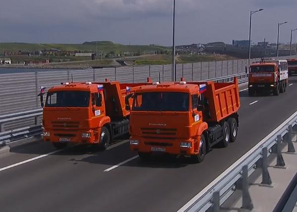 Putin drove across the Crimean bridge in 16 minutes - Vladimir Putin, Crimean bridge, Kamaz, Longpost, Politics