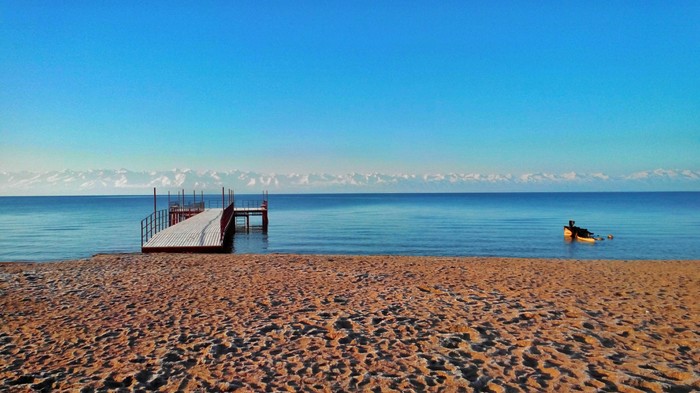 Issyk-Kul at the end of winter - My, Issyk-Kul, Pier, Lake, Sand, The mountains