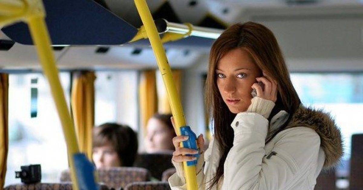 On the bus. Красивые девушки в общественном транспорте. Девушка в маршрутке. Красивая девушка в автобусе. Красивая девушка в маршрутке.