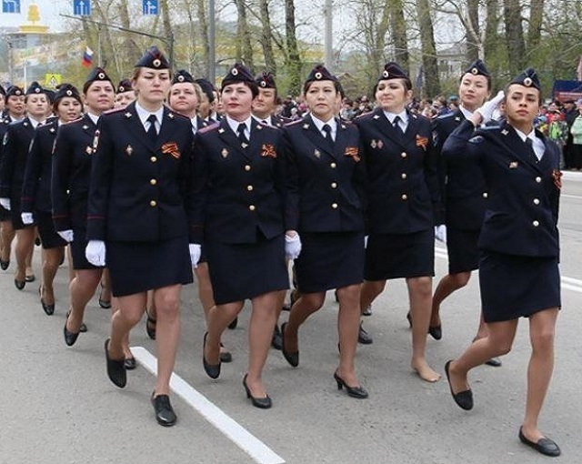 An employee of the Ministry of Internal Affairs who marched in the parade without shoes was awarded for courage - Victory parade, Shoes